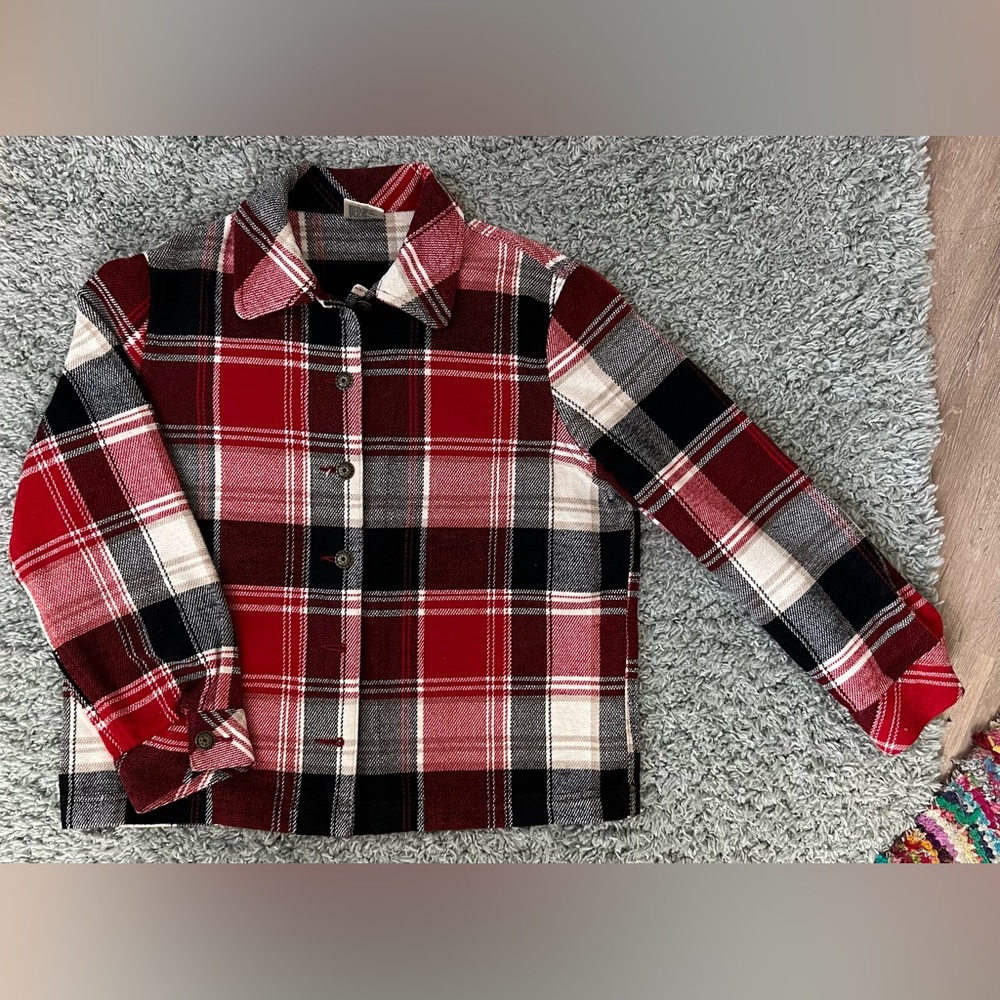 Adorable vintage flannel Shacket, not super thick. Willing to talk about price.